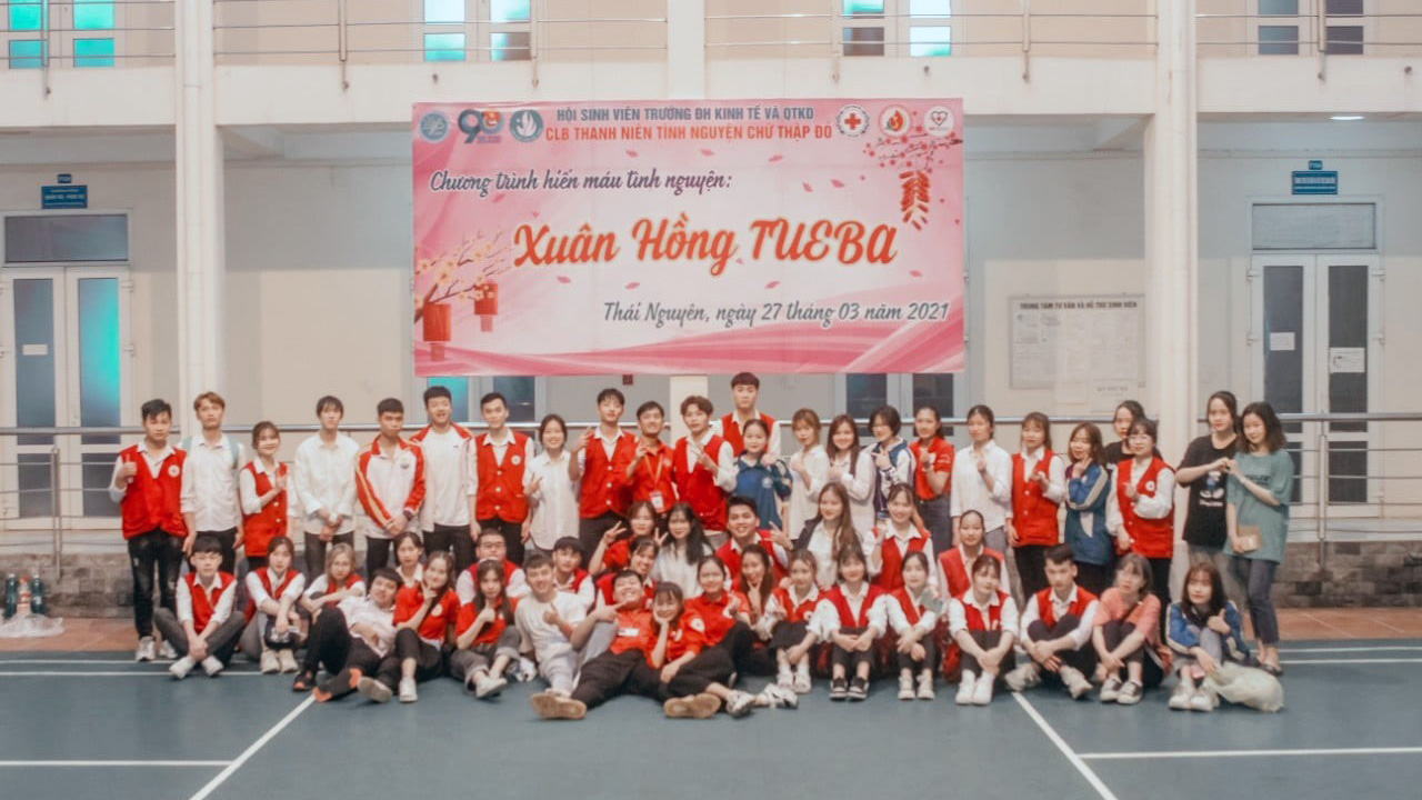 Chương trình Ngày hội Hiến máu nhân đạo “Xuân hồng TUEBA” năm 2021” với hơn 400 người đăng ký tham gia hiến máu, thu được 348 đơn vị máu