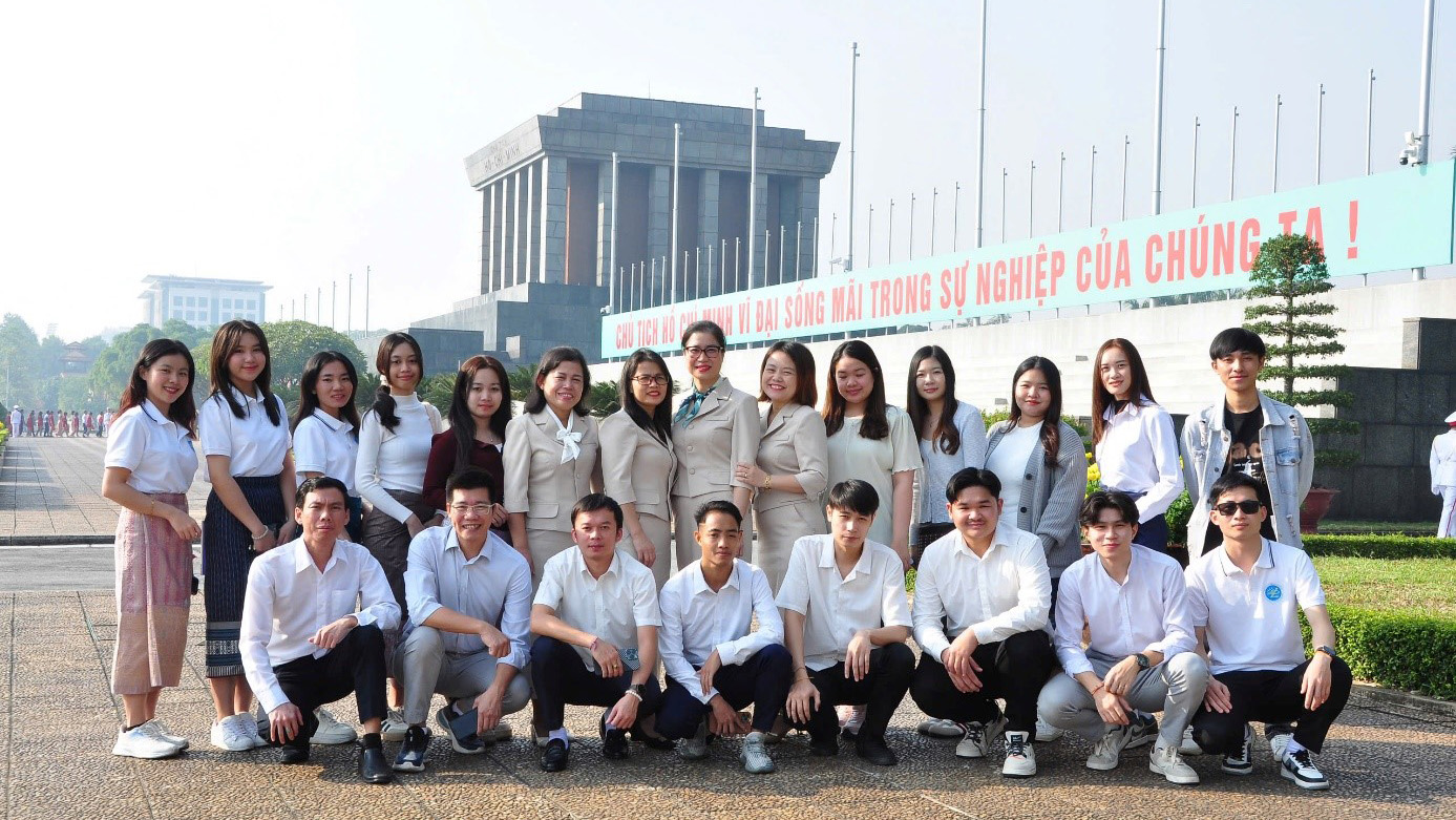 Chuyến đi học tập thực tế của Lưu học sinh Lào tại thủ đô Hà Nội  có nhiều ý nghĩa thiết thực và bổ ích