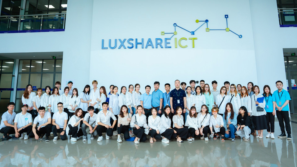 Sinh viên các lớp K16 chất lượng cao thực tế doanh nghiệp tại Công ty TNHH Luxshare-ICT Việt Nam