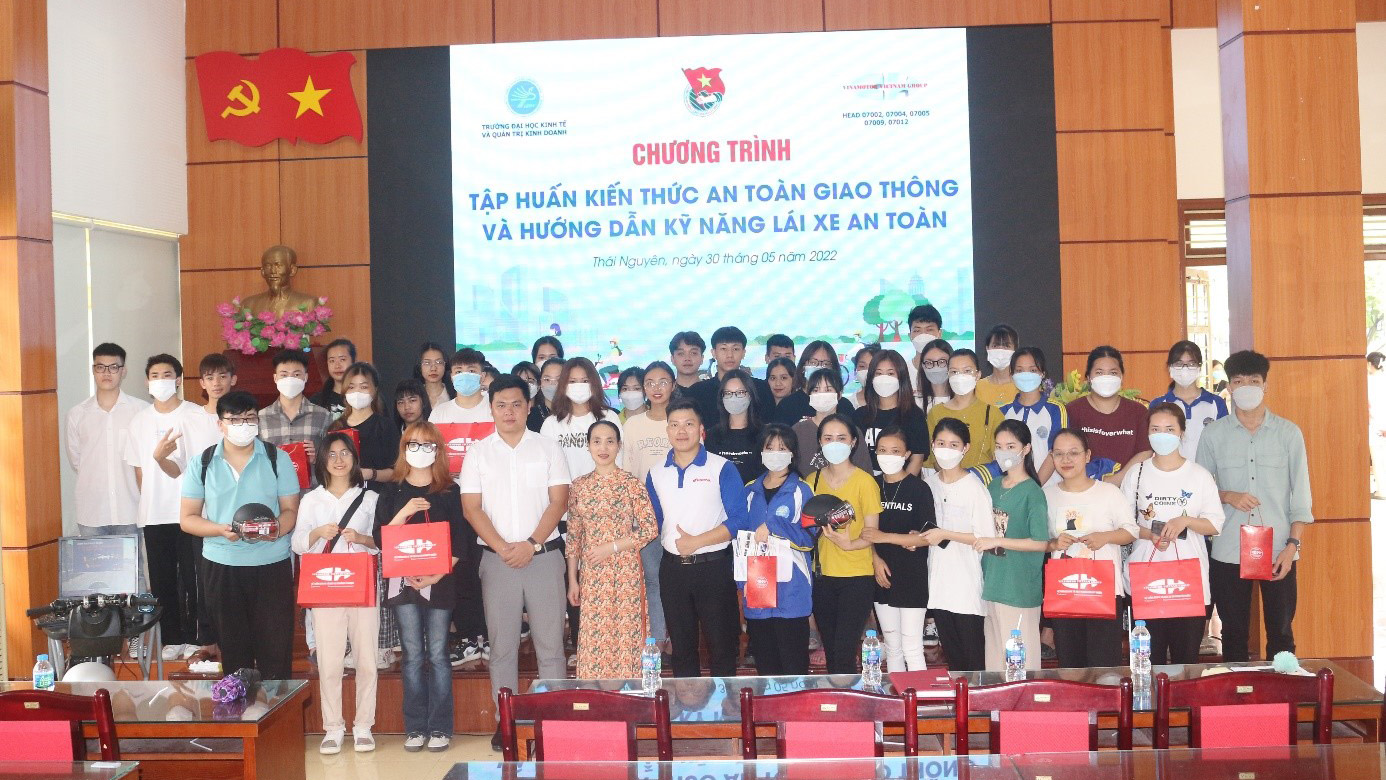 Chương trình “Tập huấn kiến thức An toàn giao thông và hướng dẫn kỹ năng lái xe an toàn”