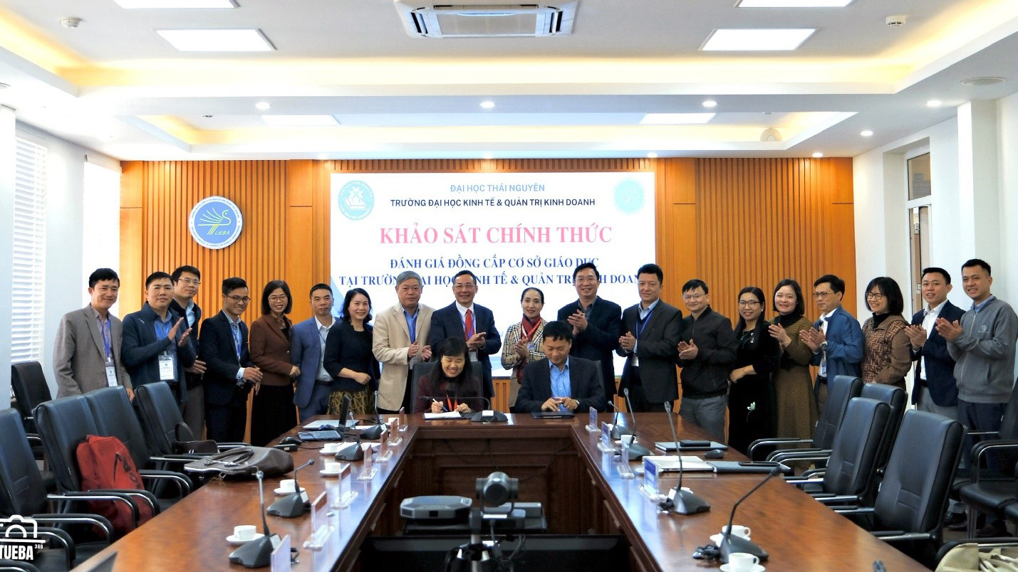 Bế mạc Khảo sát chính thức đánh giá đồng cấp CSGD tại Trường Đại học Kinh tế và Quản trị Kinh doanh