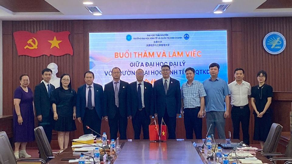 TUEBA và Đại học Đại Lý (Trung Quốc) tăng cường hợp tác: Mở rộng đào tạo, nghiên cứu và giao lưu học thuật quốc tế