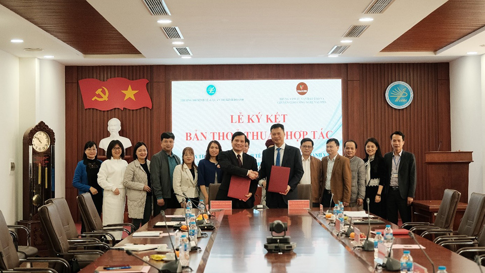 Ký hợp tác giữa Trường ĐHKT&QTKD với Trung tâm tư vấn đào tạo và chuyển giao công nghệ Valoma (VALOCEN)