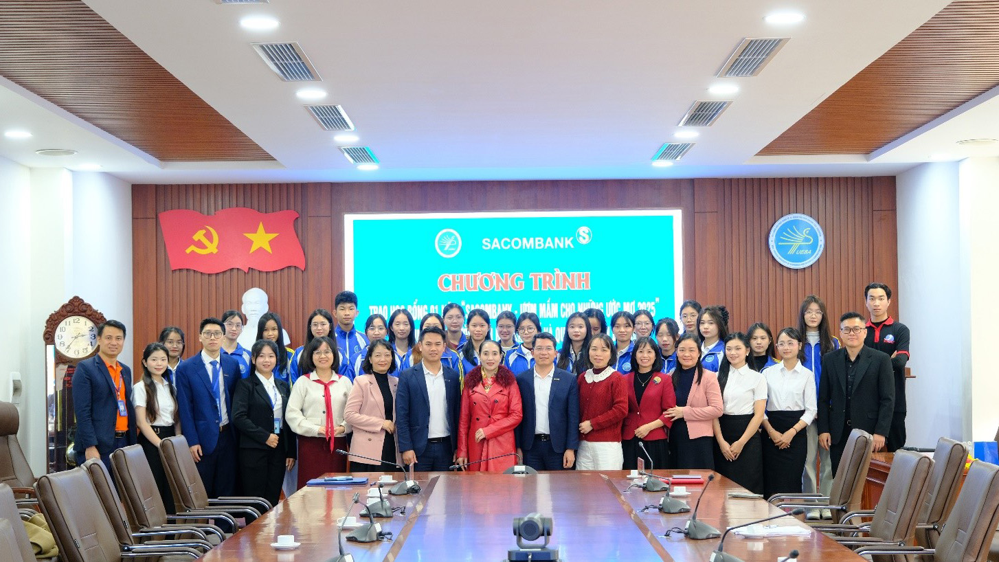Sacombank đồng hành cùng Sinh viên TUEBA qua Chương trình học bổng “Ươm mầm cho những ước mơ”