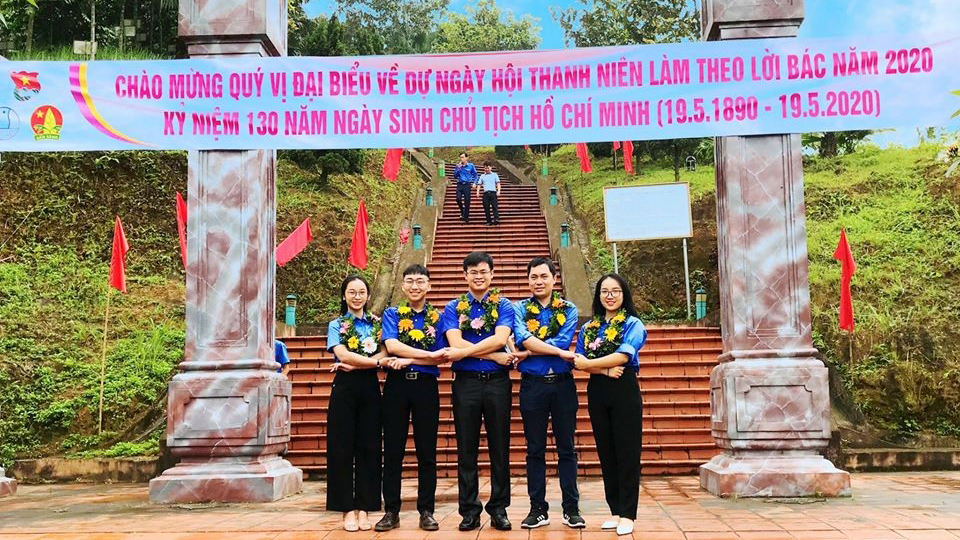 Sinh viên Kiều Thu Huyền Khoa Kế toán nhận danh hiệu Thanh niên Tiên tiến làm theo lời Bác năm 2020 do Tỉnh Đoàn Thái Nguyên trao tặng