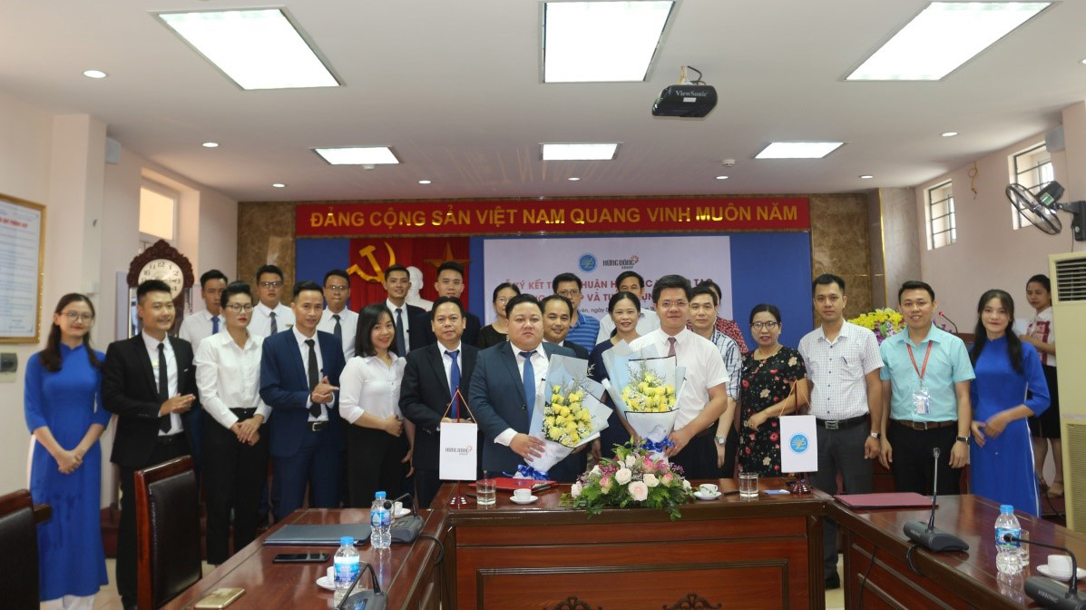 Lễ ký kết hợp tác với Công ty cổ phần tập đoàn Hừng Đông thành công tốt đẹp