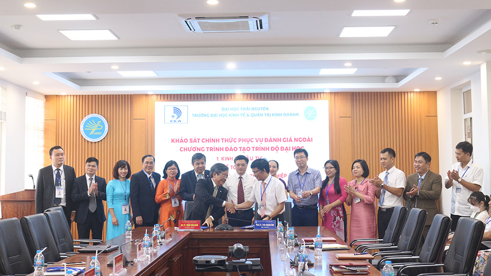 Bế mạc khảo sát chính thức đánh giá chất lượng 03 chương trình đào tạo của Trường Đại học Kinh tế và QTKD