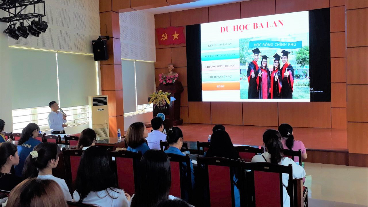 Hội thảo:”Giới thiệu về chương trình Học bổng Hiệp định của Chính phủ Liên Bang Nga và Ba Lan”