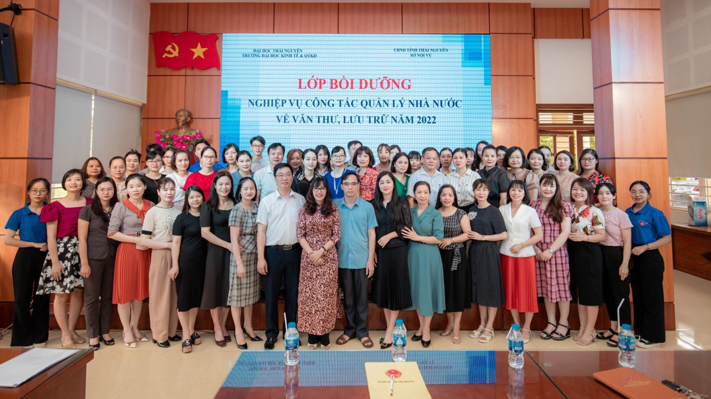 Trường Đại học Kinh tế & QTKD phối hợp với Sở Nội vụ tỉnh Thái Nguyên Tổ chức thành công lớp tập huấn, bồi dưỡng nghiệp vụ công tác quản lý nhà nước về văn thư lưu trữ năm 2022