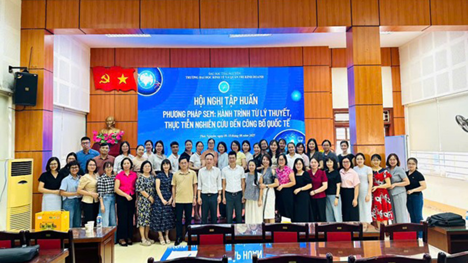 Phương pháp SEM: Hành trình từ lý thuyết, thực tiễn nghiên cứu đến công bố quốc tế