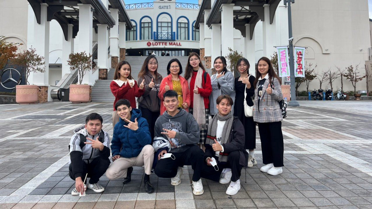 Sinh viên chất lượng cao tham gia cuộc thi Sinh viên khởi nghiệp lần thứ 8 diễn ra tại Đại học Tongmyong, Pusan, Hàn Quốc