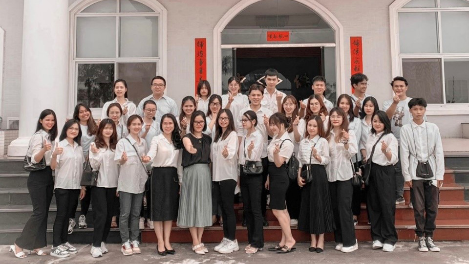 Sinh viên K15 CLC thăm quan thực tế doanh nghiệp tại Công ty TNHH sản xuất giày Chung JYE Việt Nam