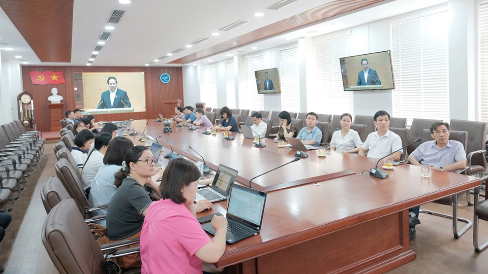 Trường ĐH Kinh tế và Quản trị Kinh doanh tham dự Hội nghị toàn quốc quán triệt, triển khai thực hiện Nghị quyết số 66-NQ/TW và 68-NQ/TW của Bộ Chính trị