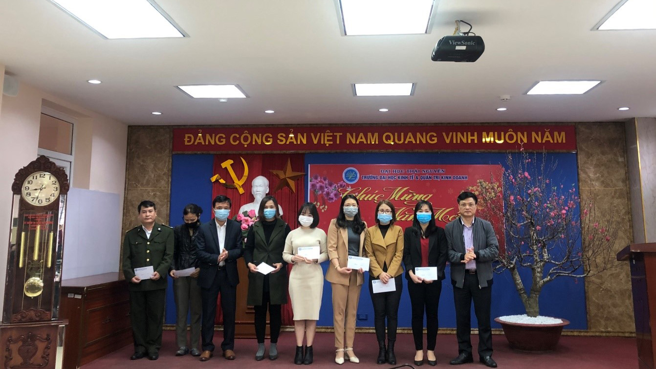 Gặp mặt và trao quà Tết cho các công đoàn viên có hoàn cảnh khó khăn