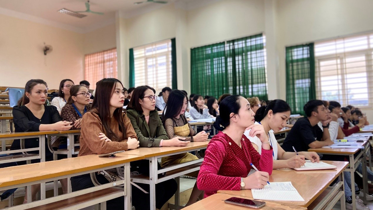 Ban Tuyên giáo Đảng ủy Trường ĐHKT&QTKD dự giờ các môn Lý luận chính trị năm 2020