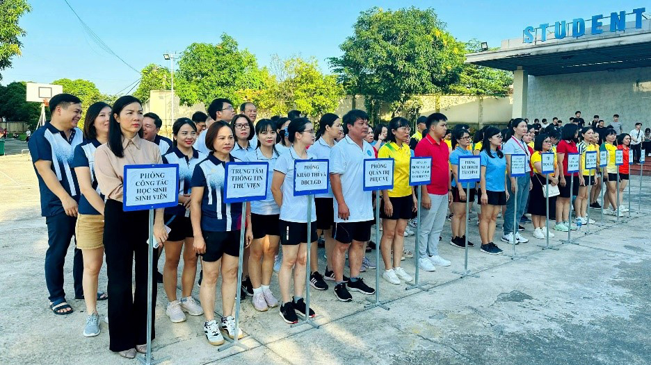 Khai mạc Giải bóng chuyền Trường Đại học Kinh tế và Quản trị kinh doanh nhân dịp kỉ niệm 20 năm Ngày thành lập Trường