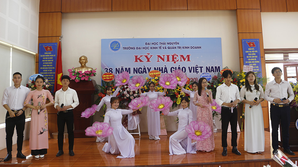 Kỉ niệm 38 năm Ngày Nhà Giáo Việt Nam