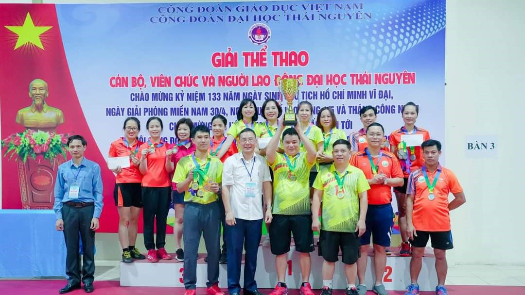 Đoàn VĐV Trường Đại học Kinh tế và Quản trị kinh doanh thắng lớn tại Giải thể thao cán bộ, viên chức và người lao động Đại học Thái Nguyên