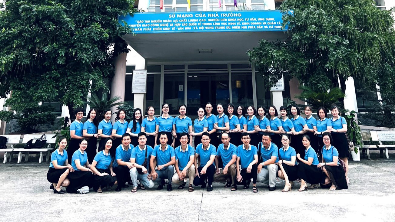 Tập huấn công tác công đoàn cho cán bộ công đoàn Trường Đại học Kinh tế & QTKD năm 2022