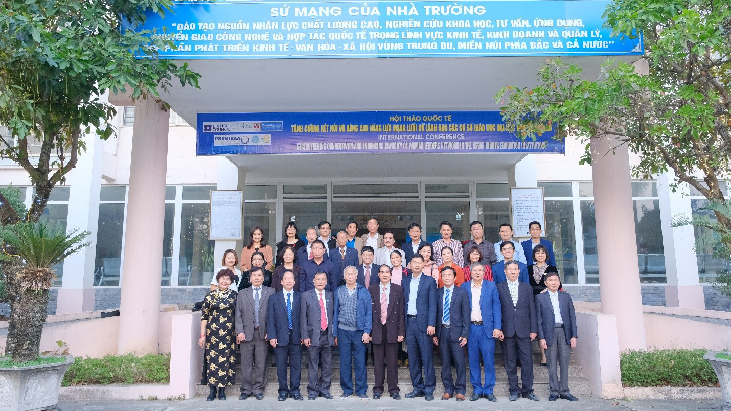 Gặp mặt chúc Tết cán bộ hưu trí Nhà trường